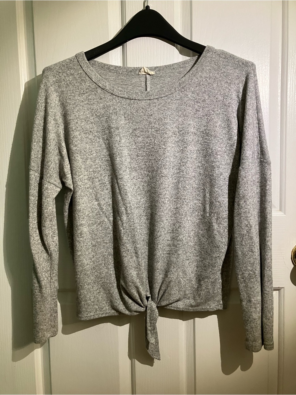 Women’s Gray Vintage Tie-Front Long Sleeve Top